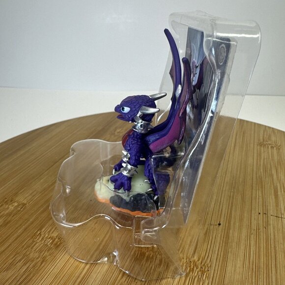 Cynder Series 2 Skylanders Spyro's Adventure Character Figure - Picture 4 of 5